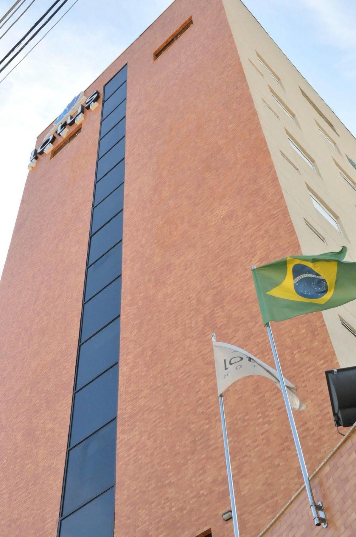 Lotus Hotel Guaratinguetá Buitenkant foto